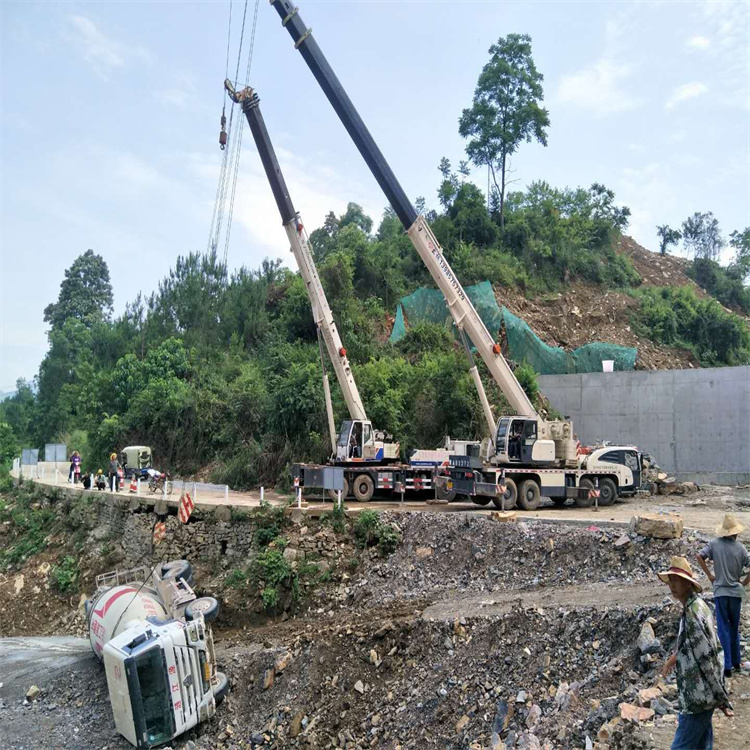 资中汽车掉沟里叫吊车救援要多少钱