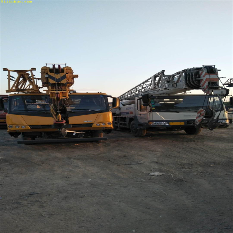 资中吊车吊挖机正确办法